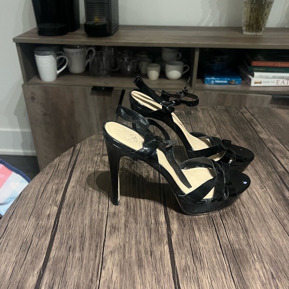 Black Vince Camuto platform high heeled sandals. - Picture 4 of 9